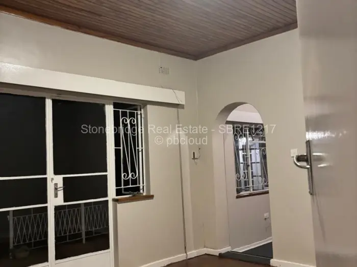 6 Bedroom House to Rent in Highlands, Harare