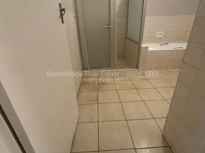 6 Bedroom House to Rent in Highlands, Harare