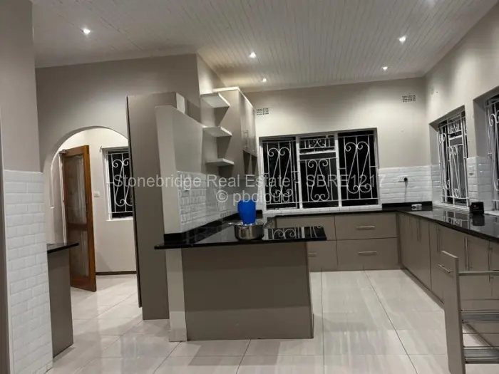 6 Bedroom House to Rent in Highlands, Harare