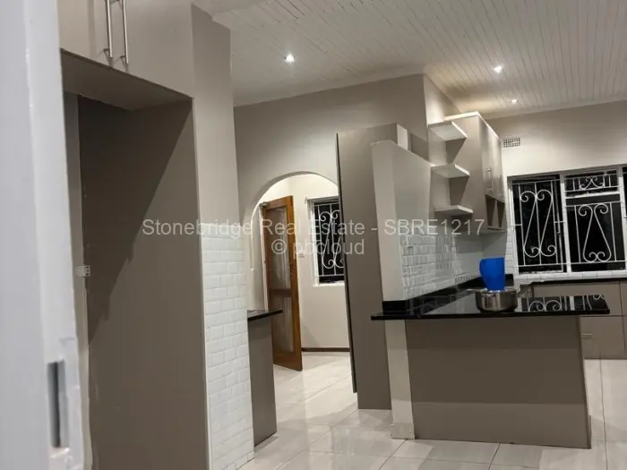 6 Bedroom House to Rent in Highlands, Harare
