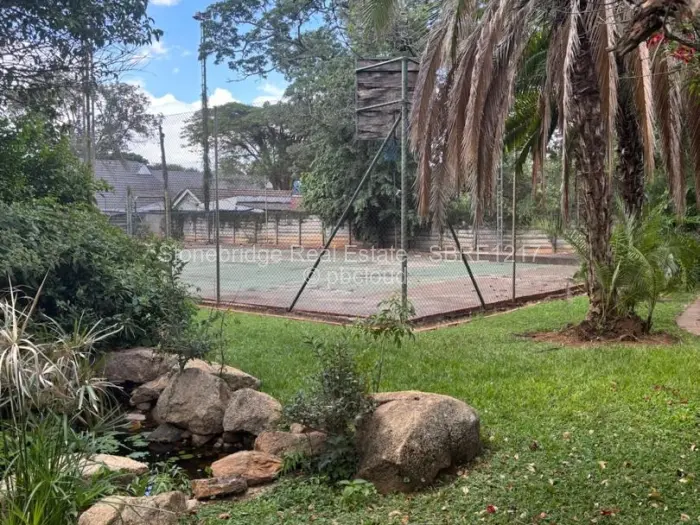 6 Bedroom House to Rent in Highlands, Harare
