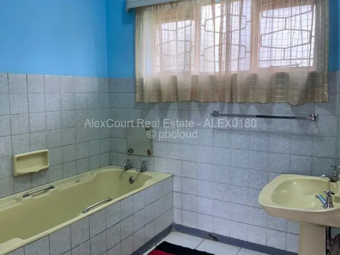 6 Bedroom House for Sale in Cold Comfort, Harare