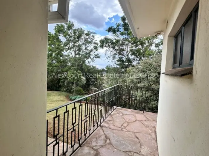 6 Bedroom House for Sale in Cold Comfort, Harare