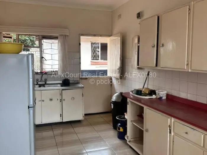 6 Bedroom House for Sale in Cold Comfort, Harare