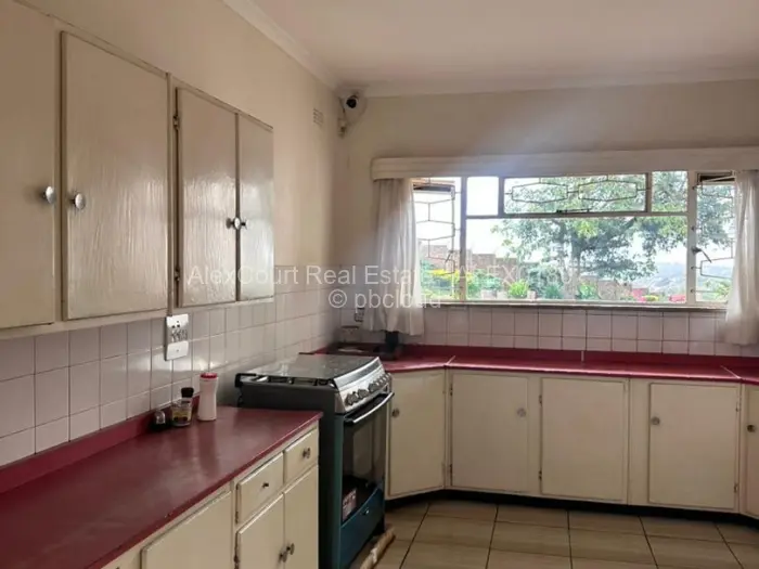6 Bedroom House for Sale in Cold Comfort, Harare