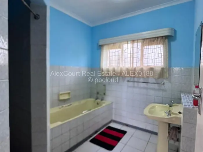 6 Bedroom House for Sale in Cold Comfort, Harare