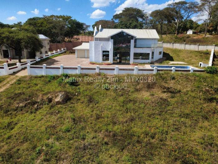 Townhouse/Cluster for Sale in Borrowdale, Harare