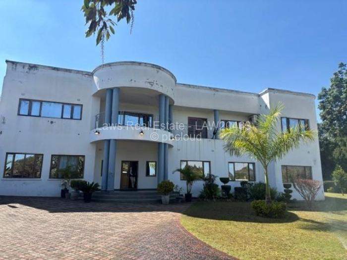 10 Bedroom House for Sale in Borrowdale Brooke, Harare
