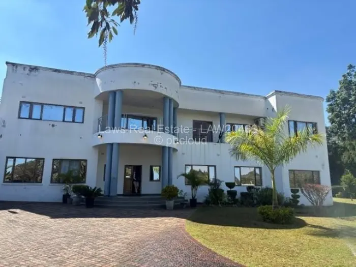 10 Bedroom House for Sale in Borrowdale Brooke, Harare