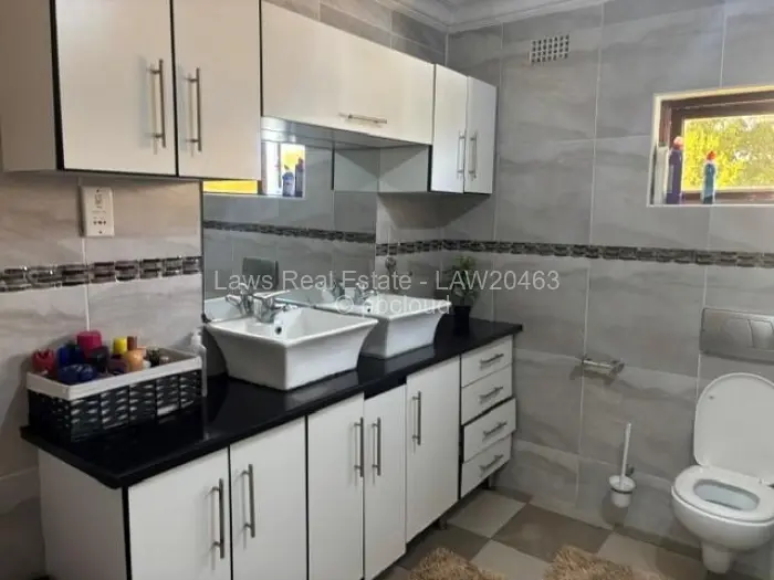 10 Bedroom House for Sale in Borrowdale Brooke, Harare