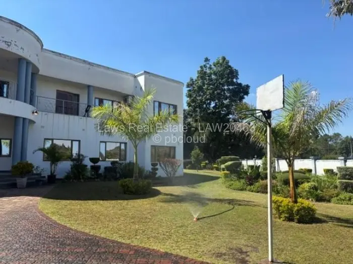 10 Bedroom House for Sale in Borrowdale Brooke, Harare