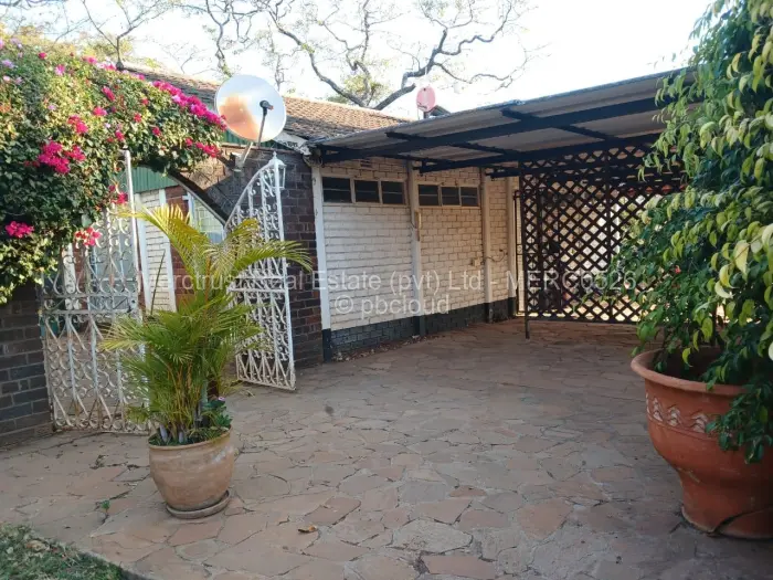2 Bedroom Cottage/Garden Flat to Rent in Upper Hillside, Harare