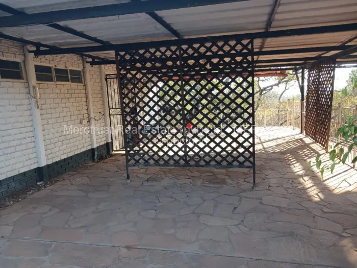 2 Bedroom Cottage/Garden Flat to Rent in Upper Hillside, Harare