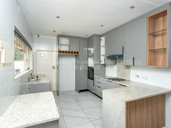 4 Bedroom House to Rent in Bluff Hill