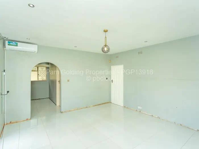 4 Bedroom House to Rent in Bluff Hill