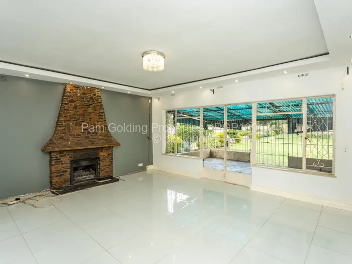 4 Bedroom House to Rent in Bluff Hill