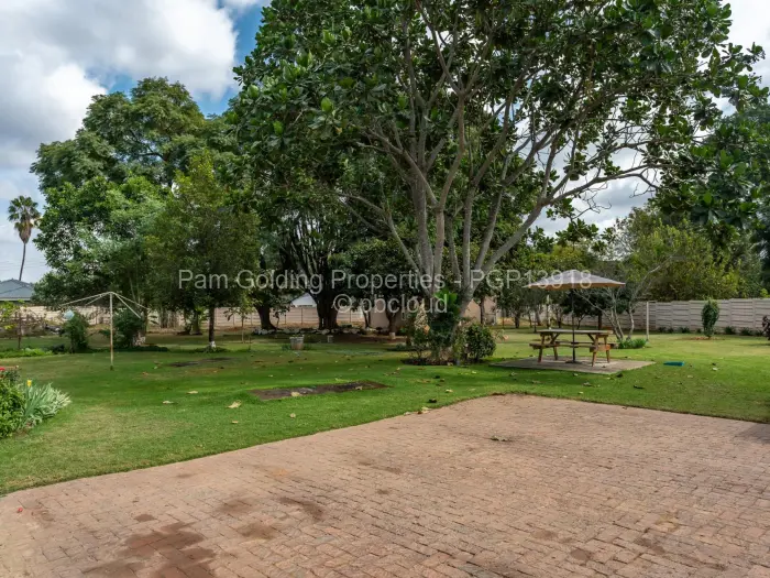 4 Bedroom House to Rent in Bluff Hill