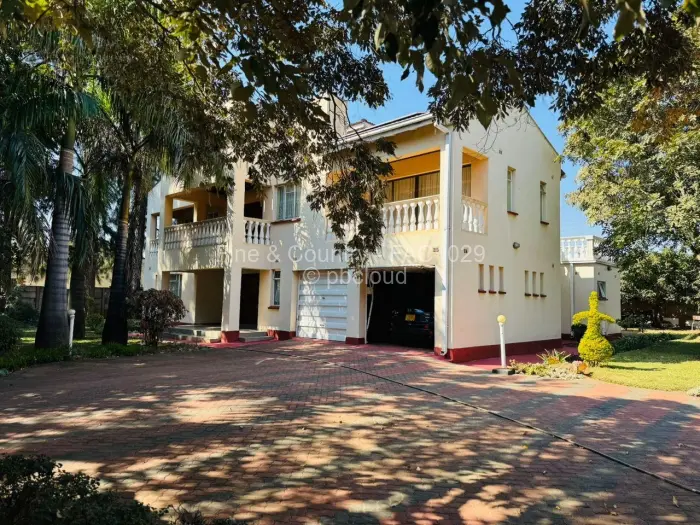 4 Bedroom House to Rent in Emerald Hill