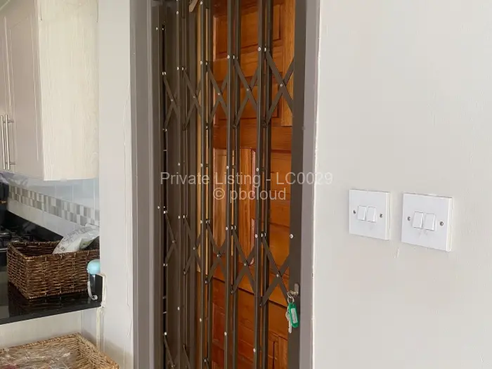 2 Bedroom Cottage/Garden Flat to Rent in Chisipite, Harare