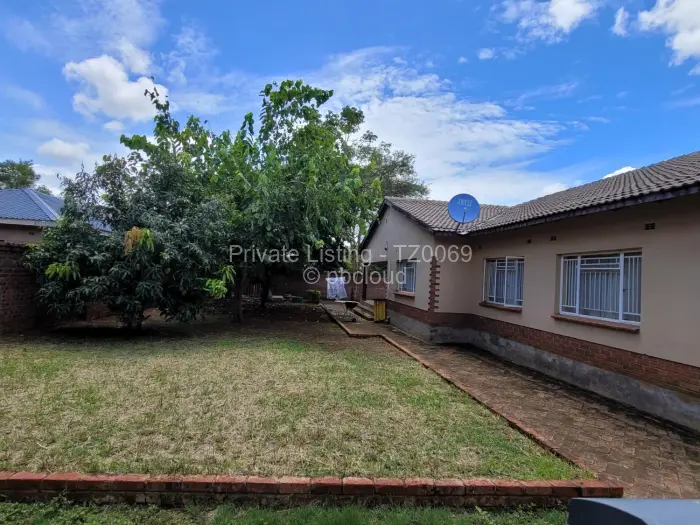 4 Bedroom House to Rent in Bluff Hill, Harare