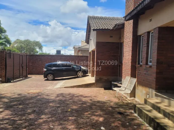 4 Bedroom House to Rent in Bluff Hill, Harare
