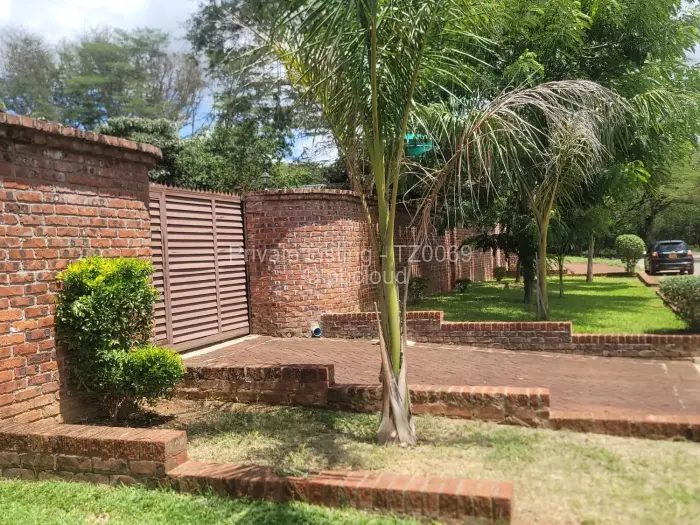 4 Bedroom House to Rent in Bluff Hill, Harare