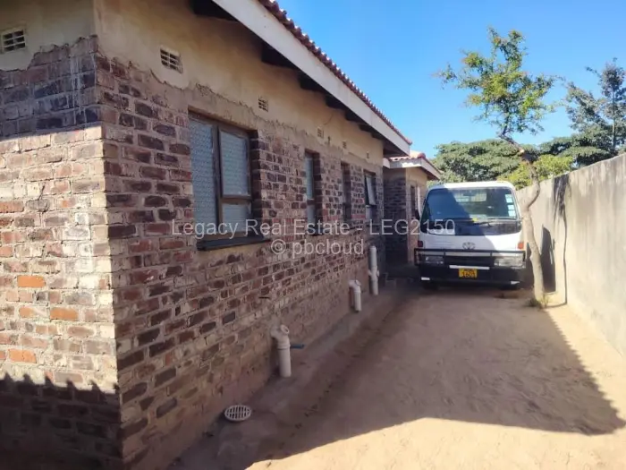 4 Bedroom House to Rent in Waterfalls