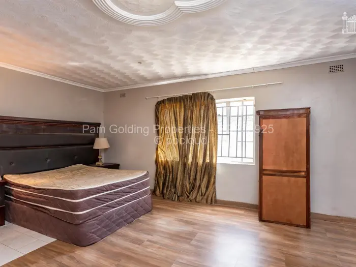 5 Bedroom House for Sale in Zimre Park, Harare