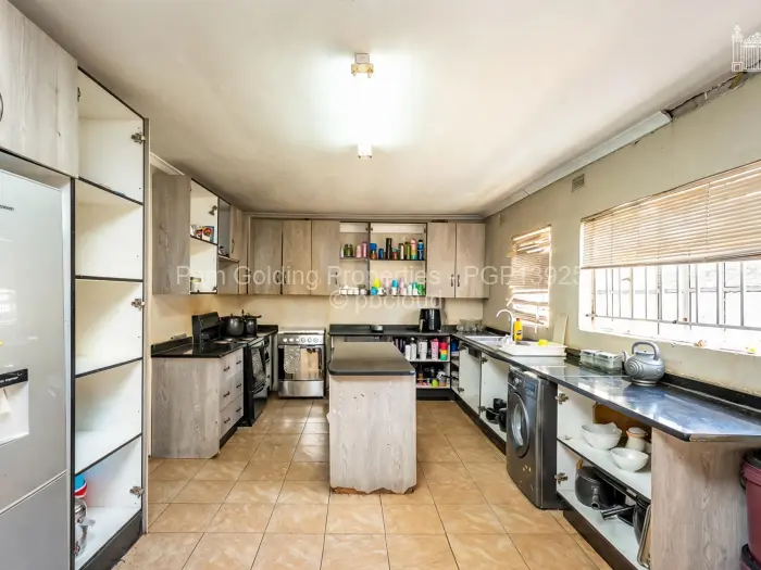 5 Bedroom House for Sale in Zimre Park, Harare