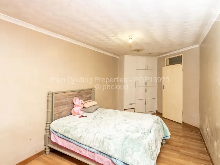 5 Bedroom House for Sale in Zimre Park, Harare