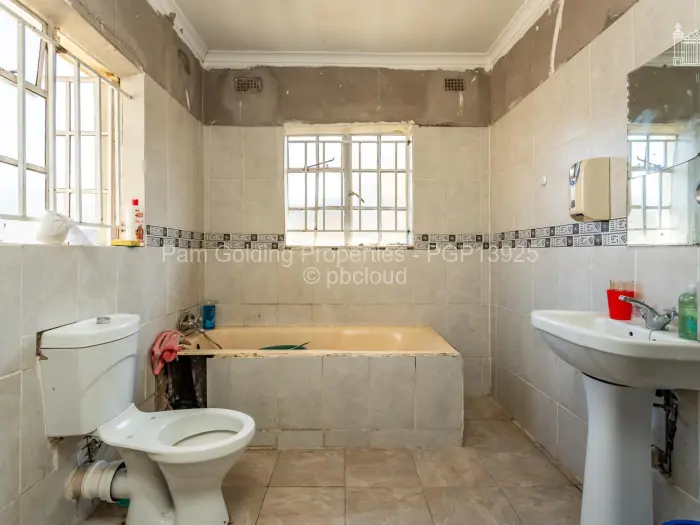 5 Bedroom House for Sale in Zimre Park, Harare