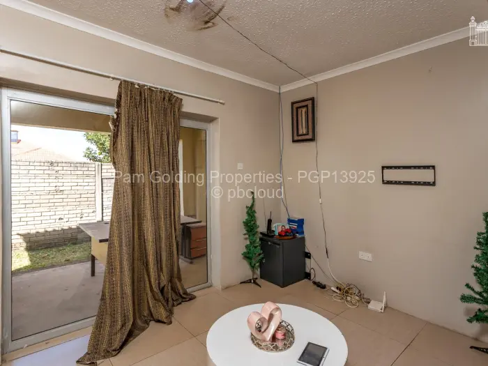 5 Bedroom House for Sale in Zimre Park, Harare