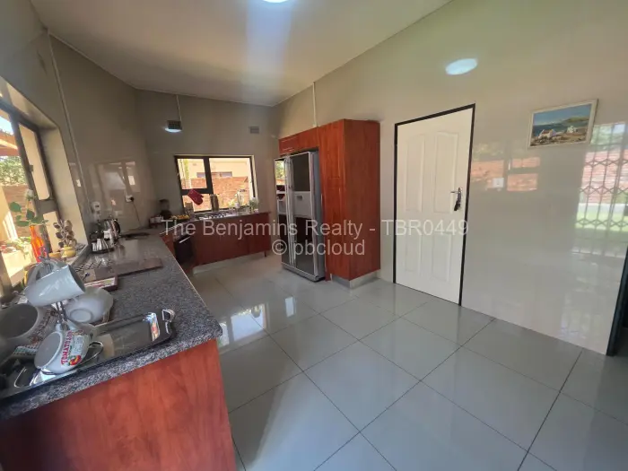 6 Bedroom House to Rent in Emerald Hill