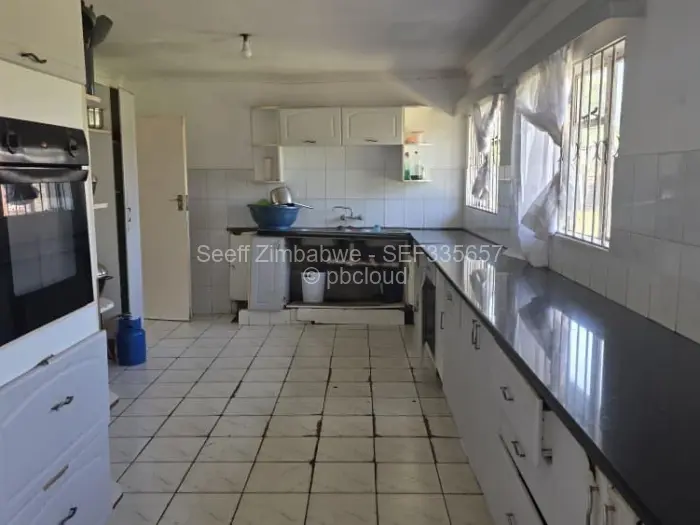 5 Bedroom House for Sale in Highlands, Harare