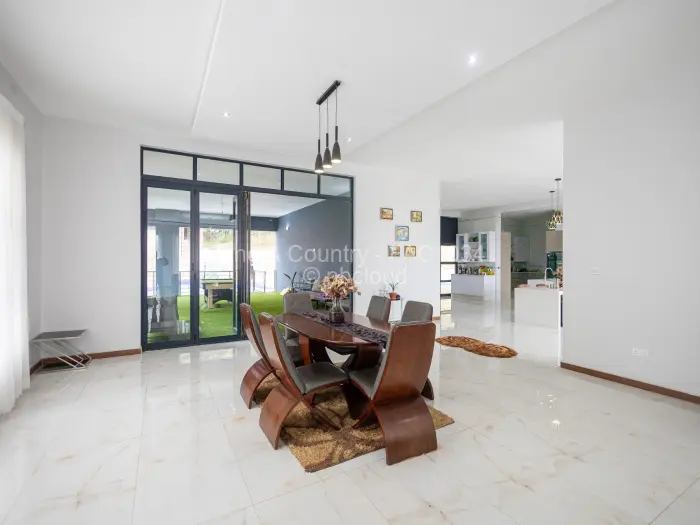 5 Bedroom House for Sale in Umwinsidale, Harare