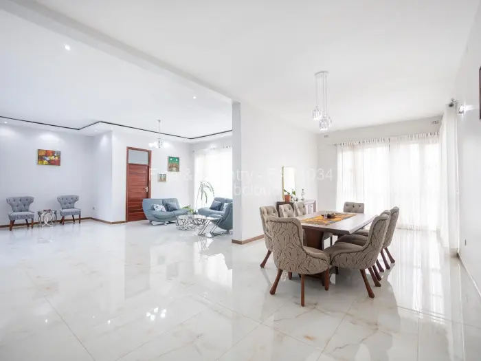 5 Bedroom House for Sale in Umwinsidale, Harare