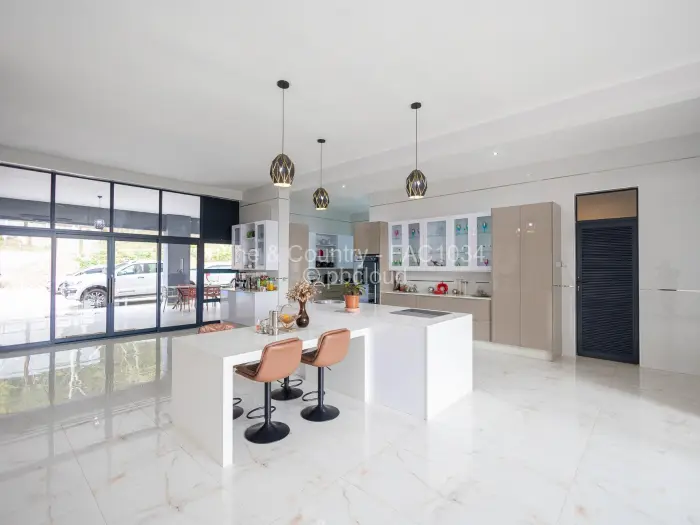 5 Bedroom House for Sale in Umwinsidale, Harare
