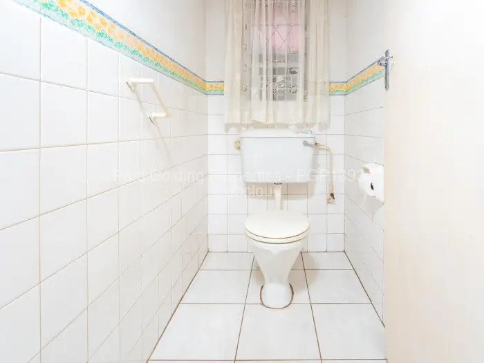 Flat/Apartment to Rent in Avondale West