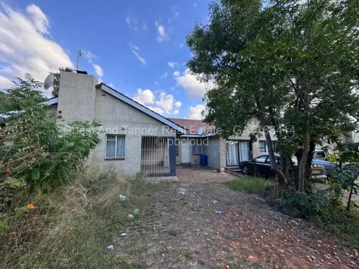 7 Bedroom House for Sale in Waterfalls, Harare
