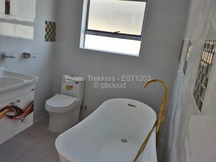 Townhouse/Cluster for Sale in Arlington, Harare
