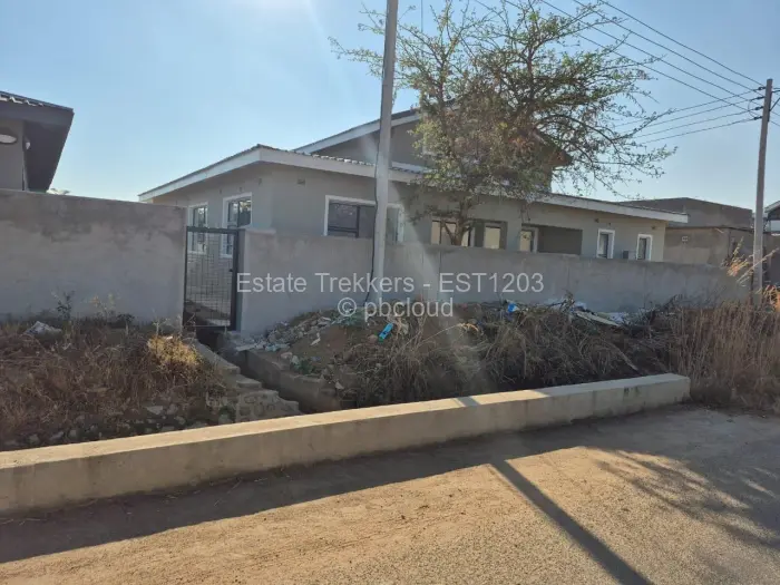 Townhouse/Cluster for Sale in Arlington, Harare