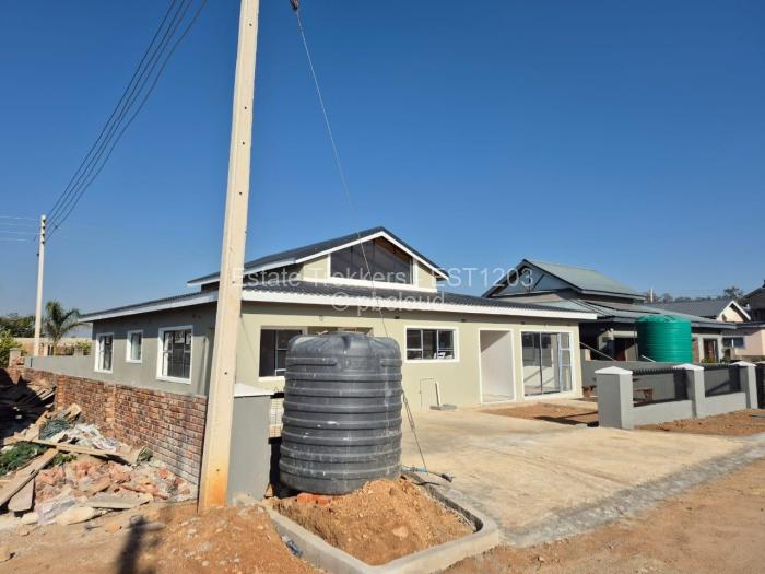 Townhouse/Cluster for Sale in Arlington, Harare
