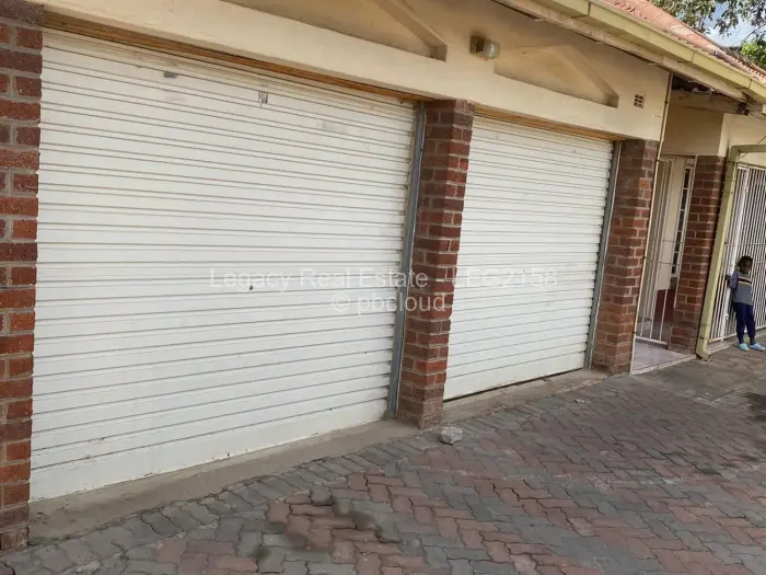 3 Bedroom House to Rent in Mainway Meadows