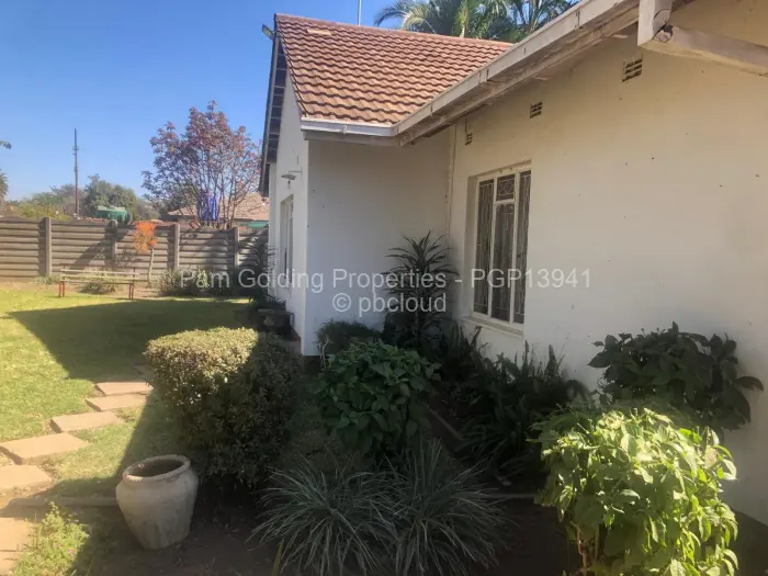 4 Bedroom House to Rent in Ashdown Park