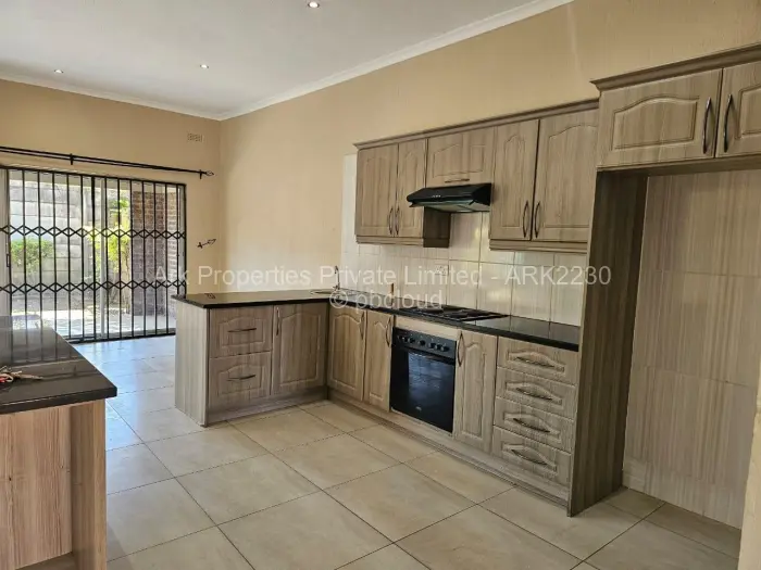 Townhouse/Cluster to Rent in Newlands