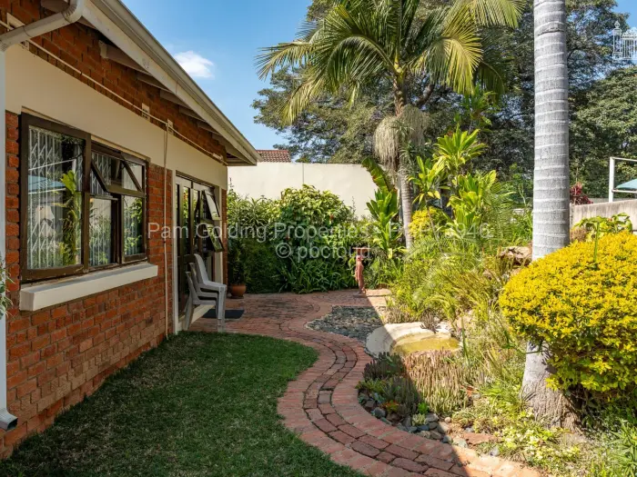 Townhouse/Cluster to Rent in Newlands