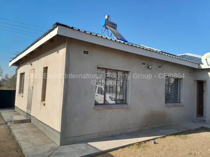 3 Bedroom House for Sale in Ngezi, Ngezi
