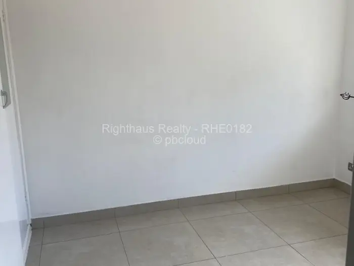 Flat/Apartment to Rent in Avondale