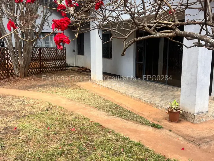 3 Bedroom House to Rent in Emerald Hill