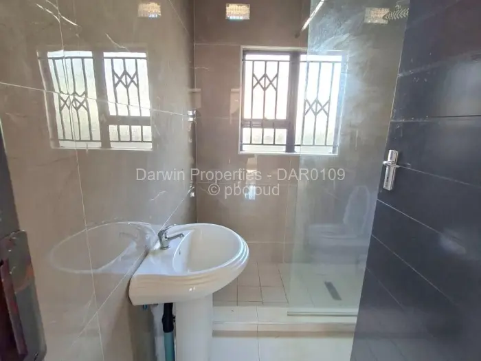 2 Bedroom Cottage/Garden Flat to Rent in Hatcliffe